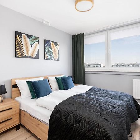 Stylish Apartment Near Wroclavia For 4 Guests By Noclegi Renters Wrocław Kültér fotó