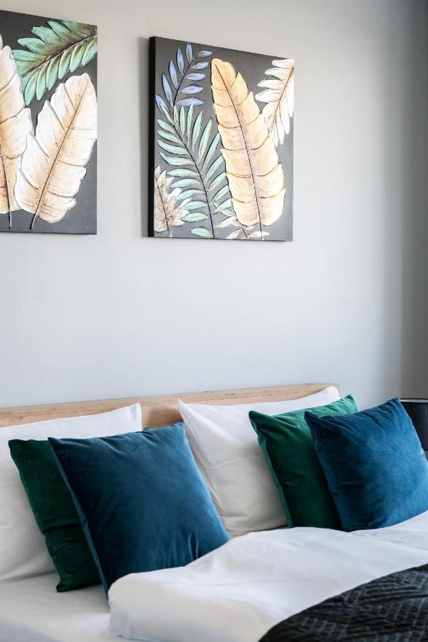 Stylish Apartment Near Wroclavia For 4 Guests By Noclegi Renters Wrocław Kültér fotó