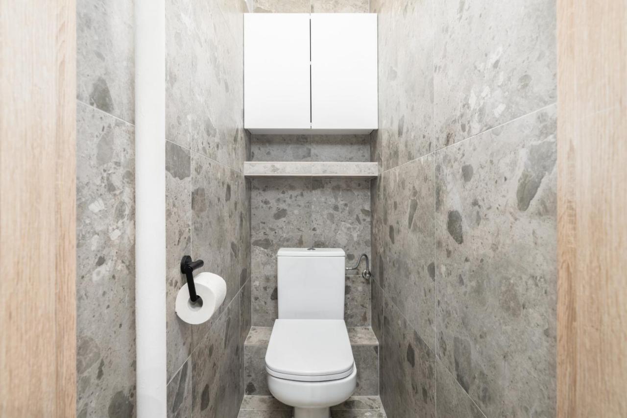 Stylish Apartment Near Wroclavia For 4 Guests By Noclegi Renters Wrocław Kültér fotó