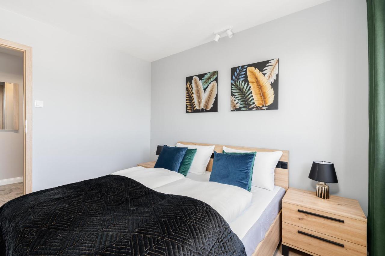 Stylish Apartment Near Wroclavia For 4 Guests By Noclegi Renters Wrocław Kültér fotó