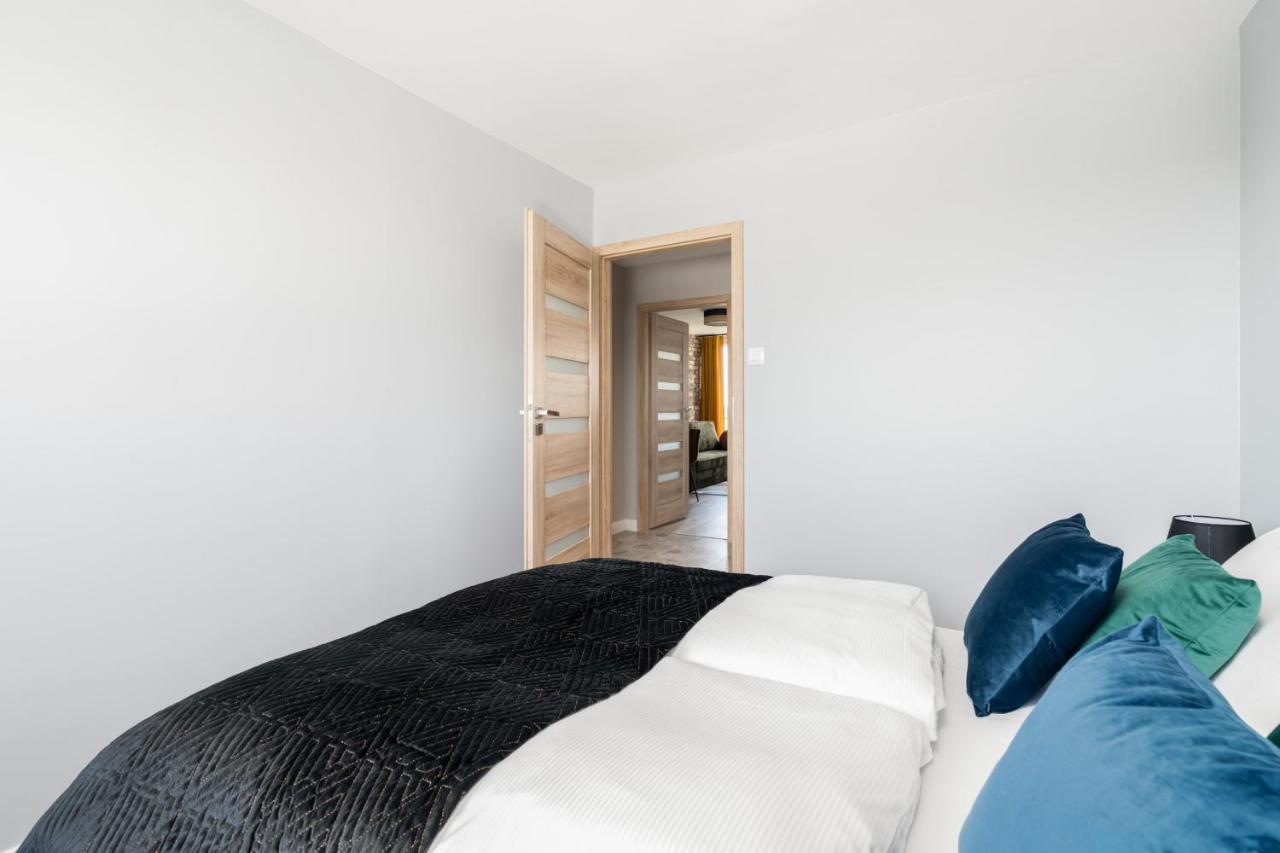 Stylish Apartment Near Wroclavia For 4 Guests By Noclegi Renters Wrocław Kültér fotó