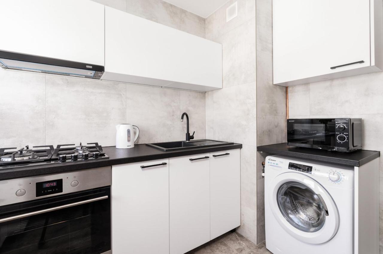 Stylish Apartment Near Wroclavia For 4 Guests By Noclegi Renters Wrocław Kültér fotó